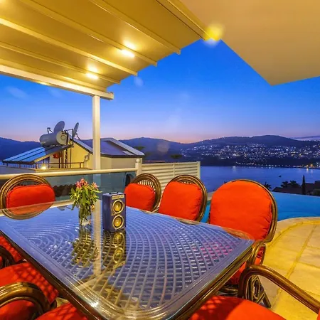 Luxury 4 Bedroom Antalya 1046 Vilă